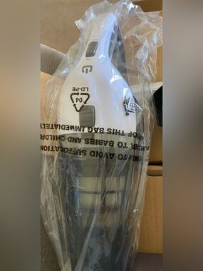 Portable Handheld Cordless Vacuum Cleaner in White